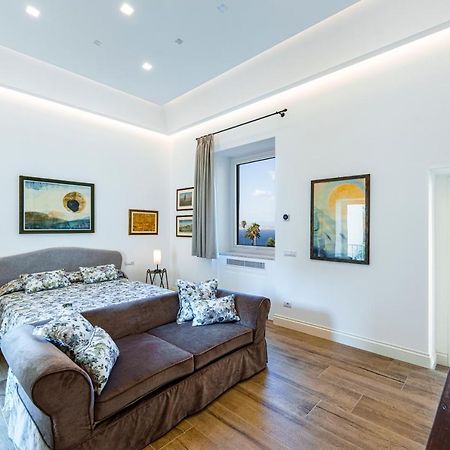 Mary'S Guest House Вико Екуензе Екстериор снимка