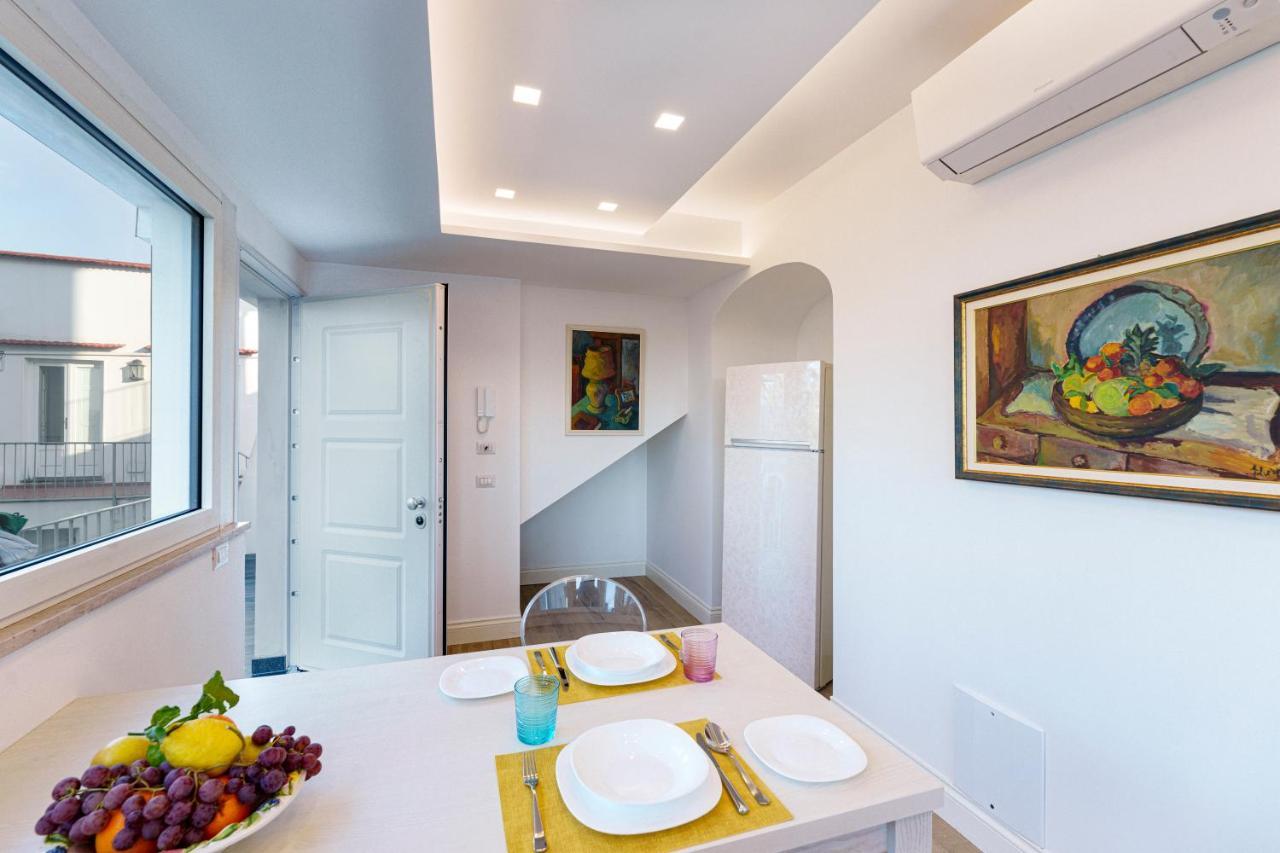 Mary'S Guest House Вико Екуензе Екстериор снимка